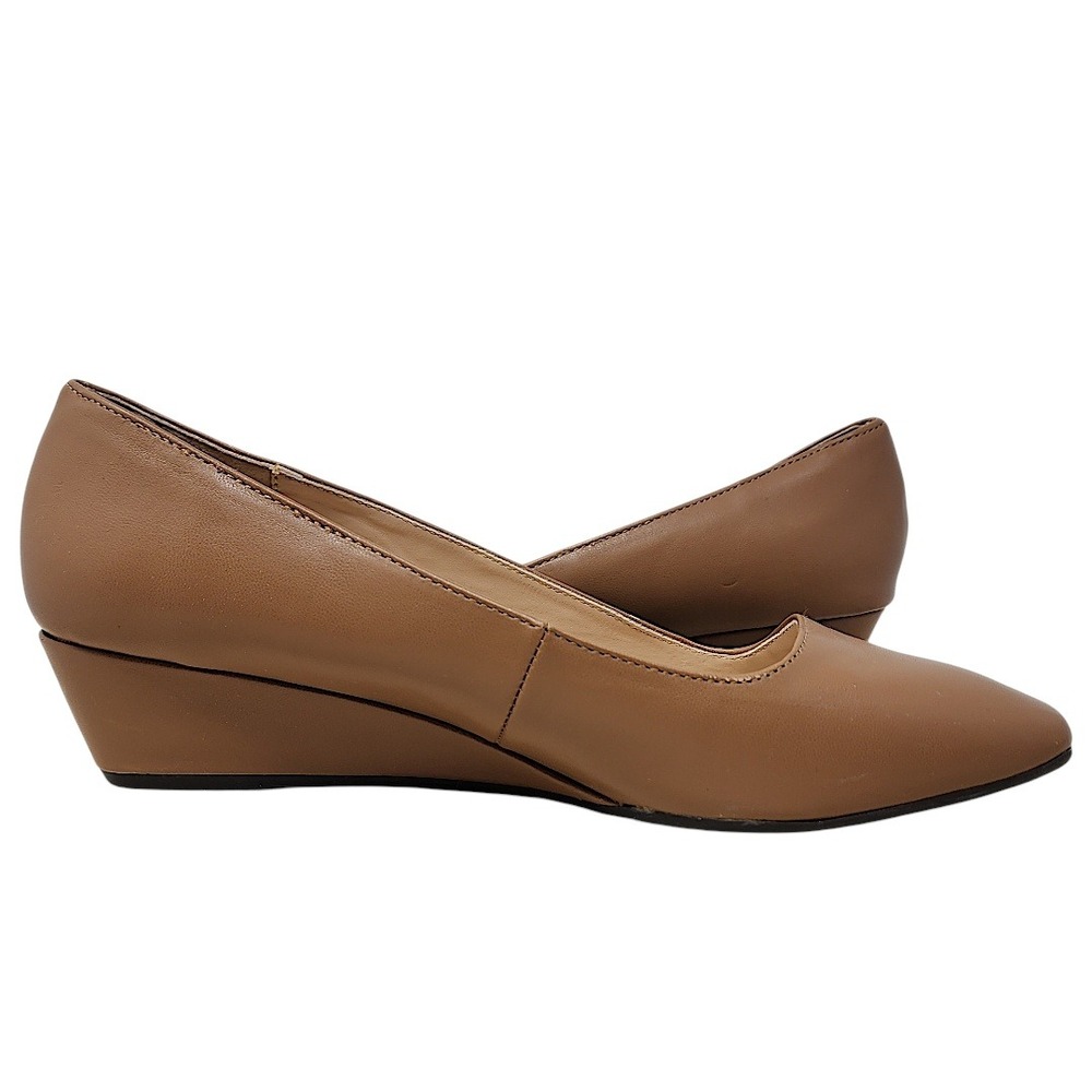 Adrienne Vittadini Palmer‎ Wedge Pumps 8.5M Womens Tan Beige Minimalist Neutral - Picture 8 of 14
